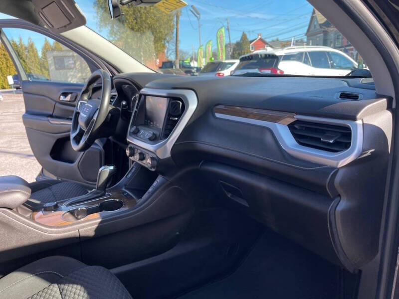 2017 GMC Acadia SLE-2