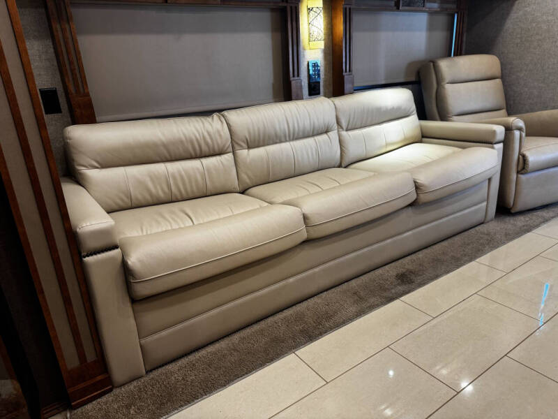 2018 Tiffin Allegro RED