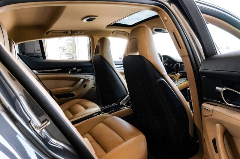2016 Porsche Panamera Edition