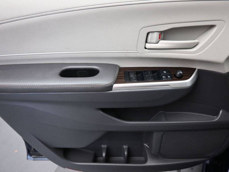 2022 Toyota Sienna LE 8-Passenger