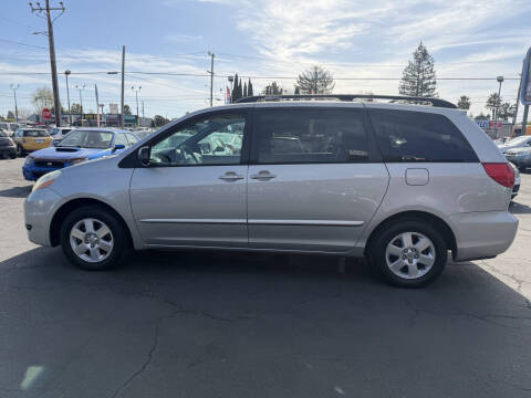 2006 Toyota Sienna LE 8 Passenger