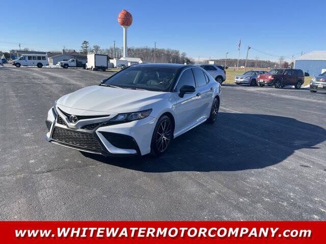 2022 Toyota Camry SE's photo