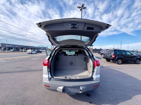 2011 Chevrolet Traverse LS