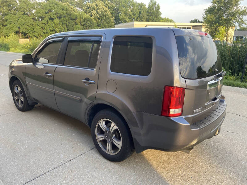 Image 4 of 2015 Honda Pilot SE