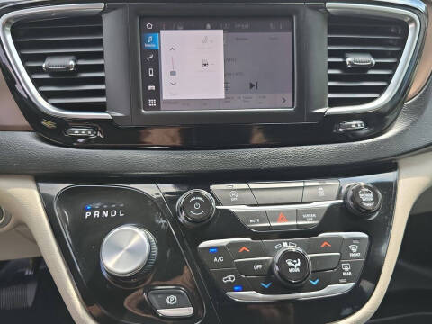 2024 Chrysler Voyager LX