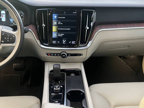 2022 Volvo S60 B5 Momentum