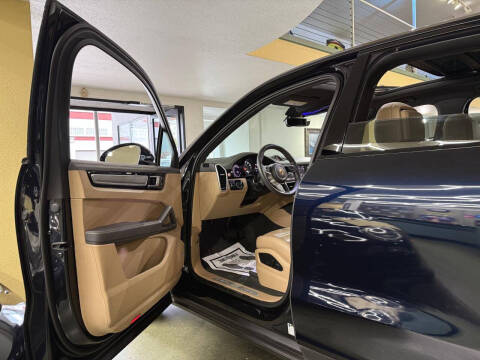 2023 Porsche Cayenne Platinum Edition