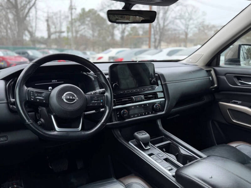 2023 Nissan Pathfinder Platinum