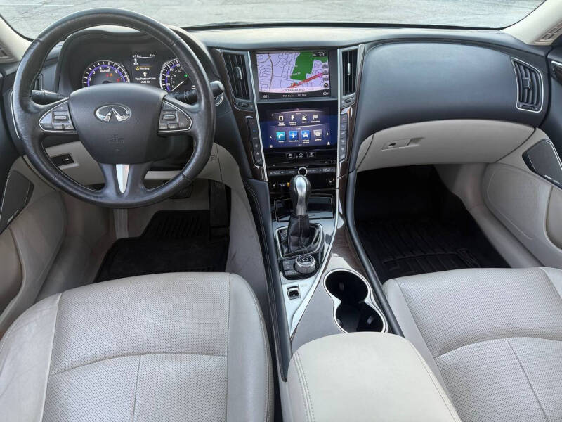 2017 Infiniti Q50 Hybrid Premium