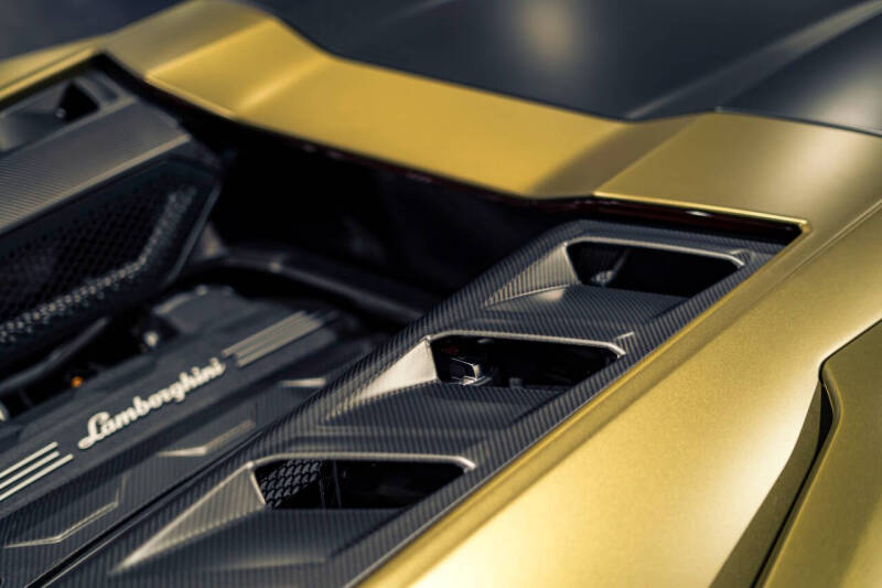 2025 Lamborghini Revuelto