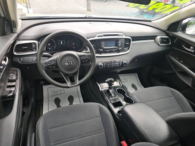 2017 Kia Sorento LX