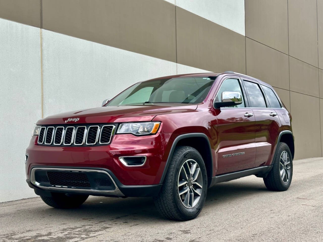 2020 Jeep Grand Cherokee for sale at Phoenix Motor Co in Romulus, MI