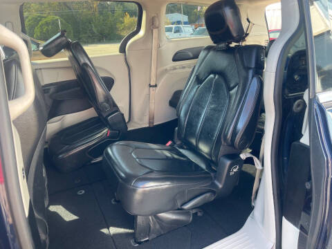 2017 Chrysler Pacifica Touring-L