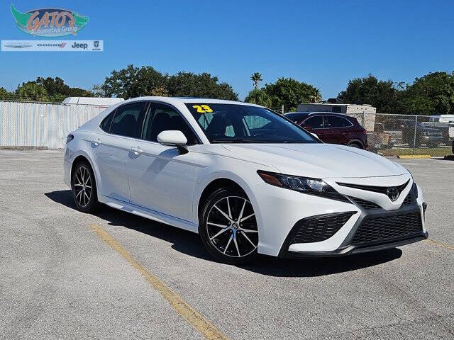 2023 Toyota Camry SE's photo
