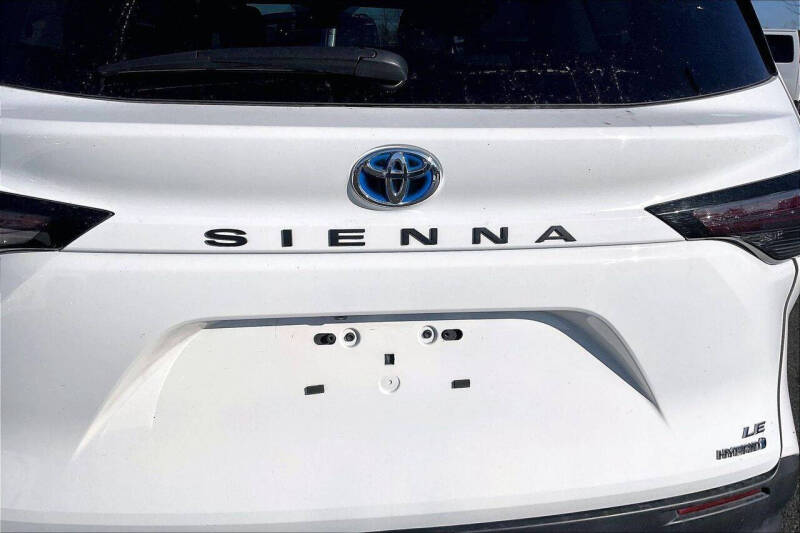 2024 Toyota Sienna LE 8-Passenger