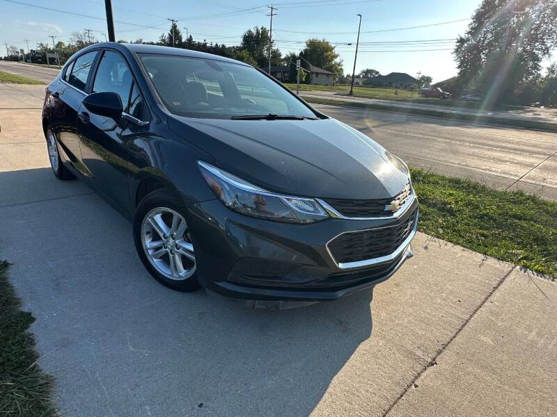 Used 2017 Chevrolet Cruze LT with VIN 3G1BE6SM0HS579713 for sale in Oak Creek, WI