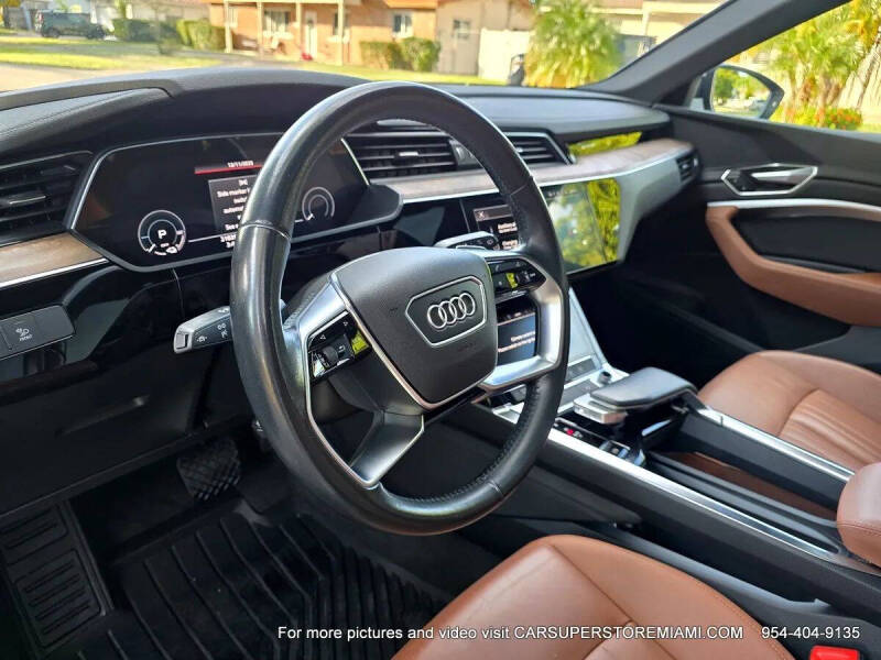 2021 Audi e-tron quattro Premium