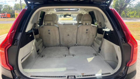 2016 Volvo XC90 T6 Momentum