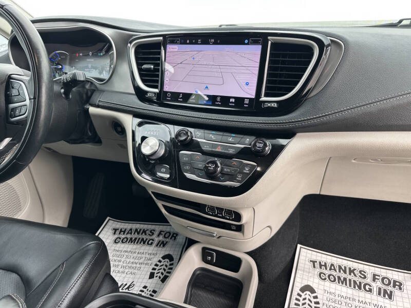 2022 Chrysler Pacifica Hybrid Touring L