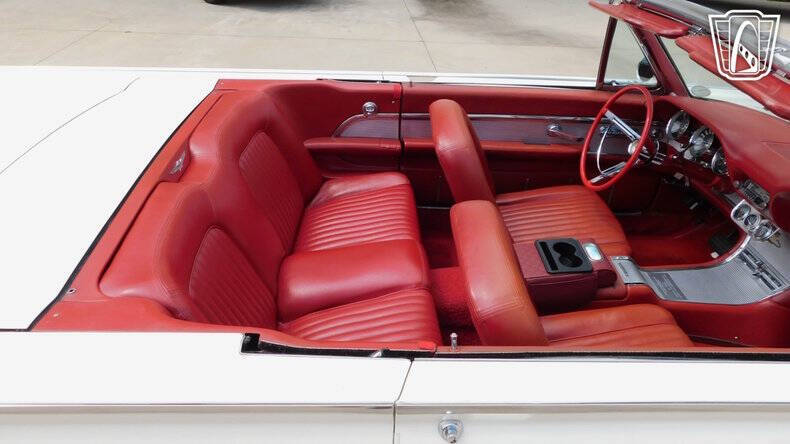 1962 Ford Thunderbird