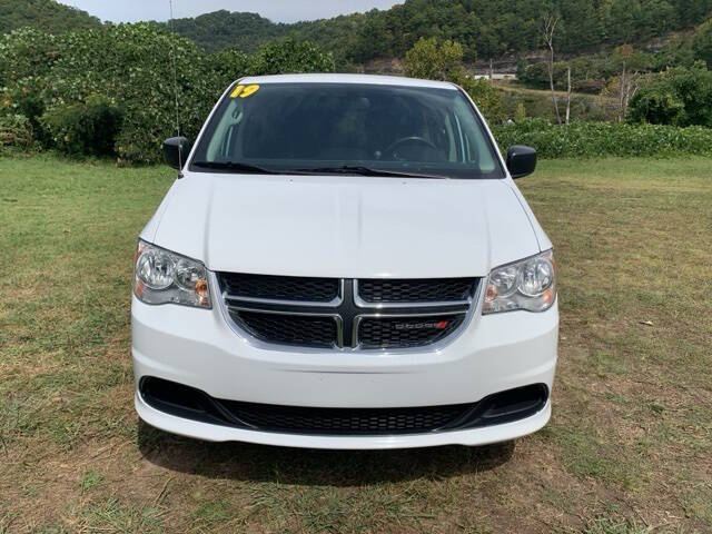 Used 2019 Dodge Grand Caravan SE with VIN 2C4RDGBG1KR572086 for sale in Hazard, KY