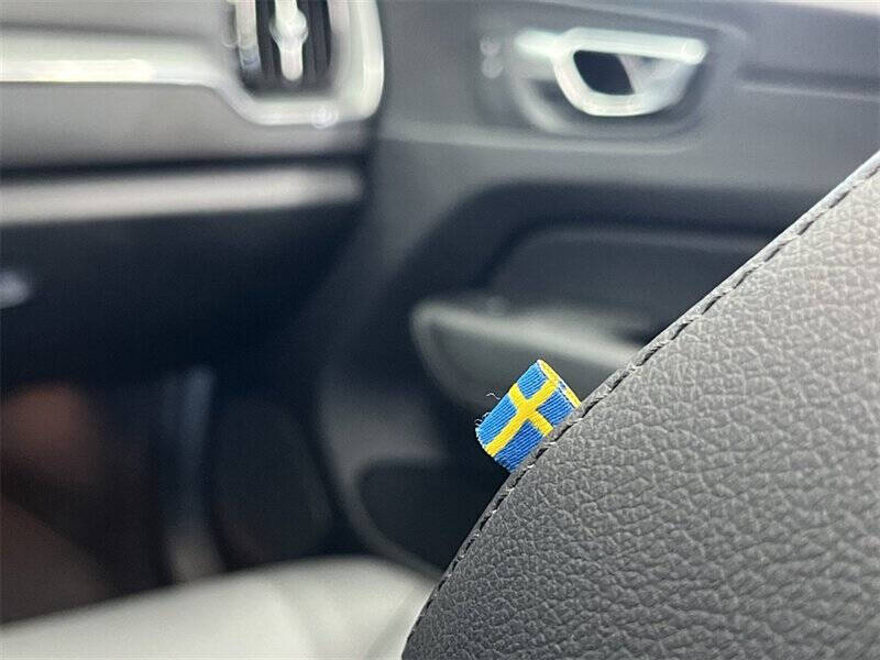 2024 Volvo XC60 B5 Core Dark Theme