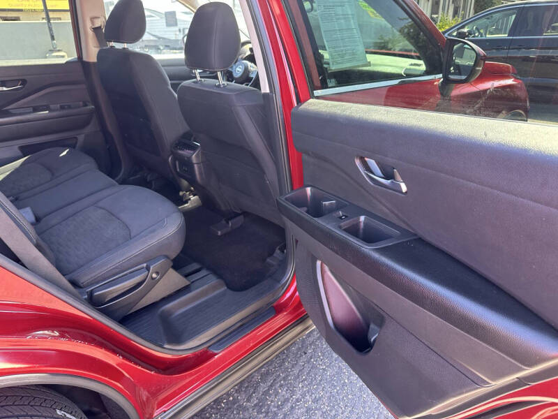 2022 Nissan Pathfinder SV