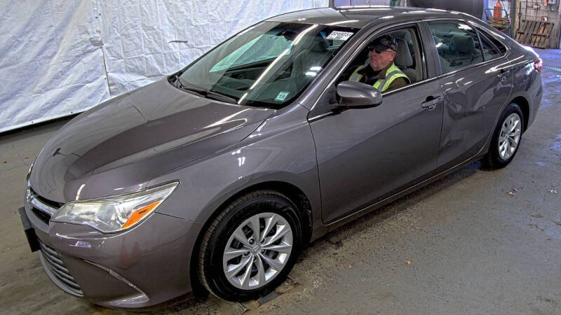 2017 Toyota Camry LE's photo