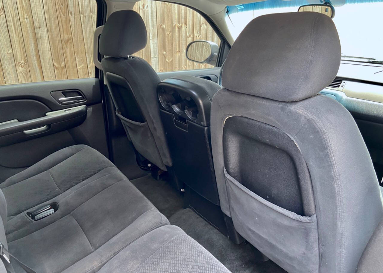 2008 Chevrolet Suburban 30