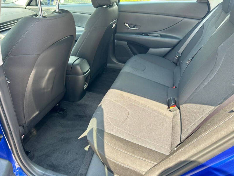 2025 Hyundai Elantra SE