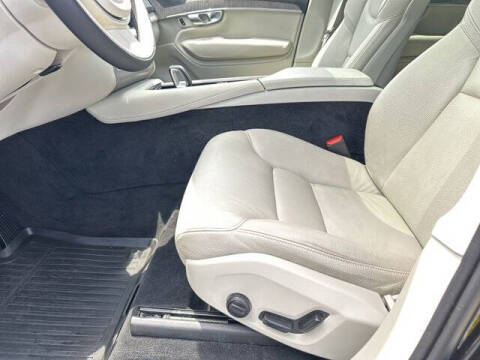 2023 Volvo XC90 Recharge T8 Plus Bright Theme 6P