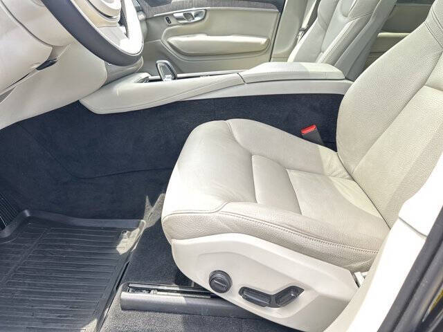 2023 Volvo XC90 Recharge T8 Plus Bright Theme 6P