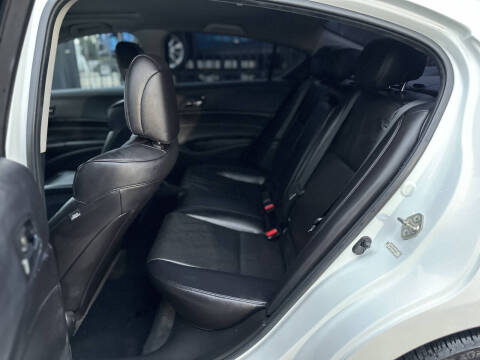 2013 Acura ILX 2.0L w/Premium