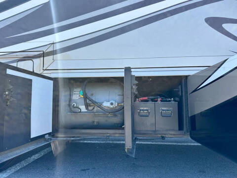 2014 Freightliner XCR Chassis