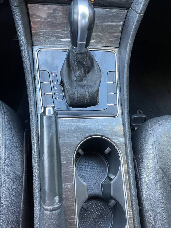 2016 Volkswagen Passat 1.8T SE