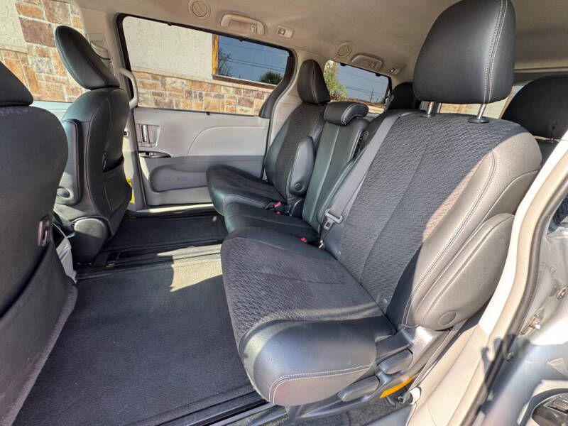 2013 Toyota Sienna SE 8-Passenger