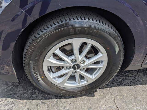 2023 Kia Carnival LX