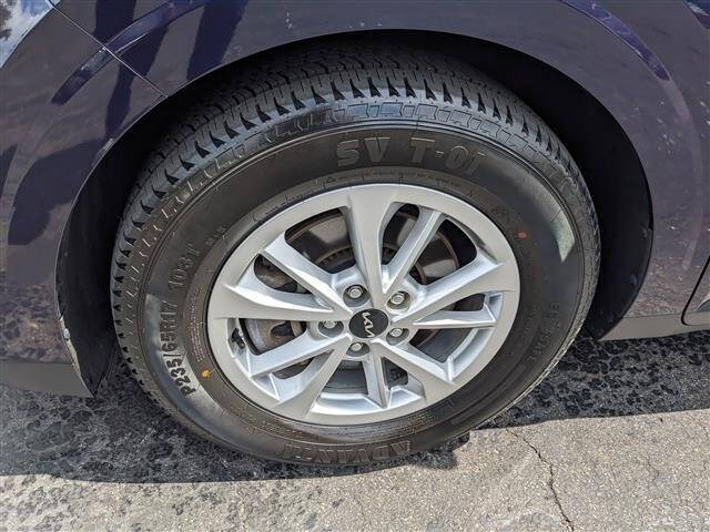 2023 Kia Carnival LX