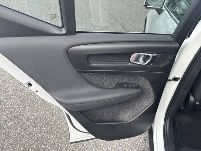 2025 Volvo XC40 B5 Core Bright Theme