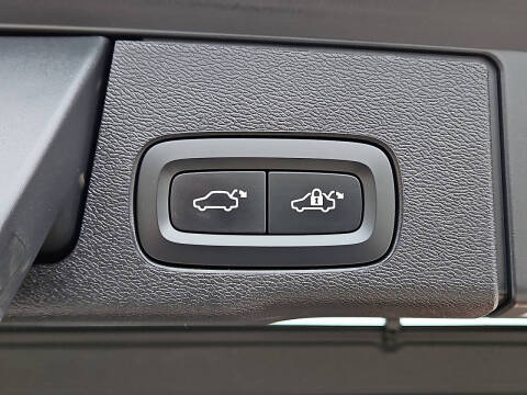 2021 Volvo XC60 T6 Momentum