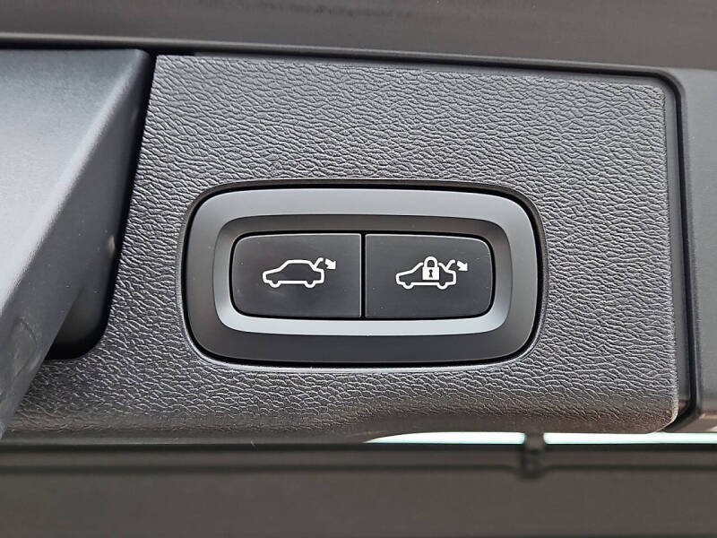 2021 Volvo XC60 T6 Momentum