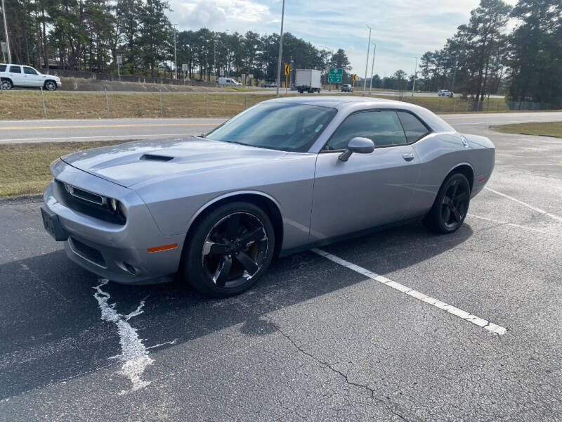 2015 Dodge Challenger SXT's photo