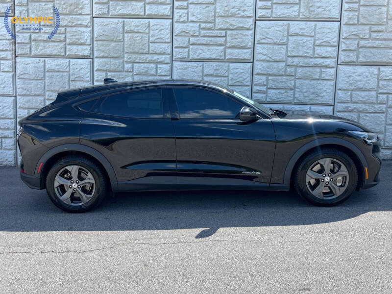 2022 Ford Mustang Mach-E Select