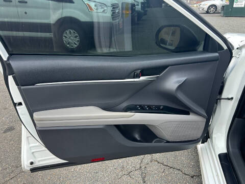 2020 Toyota Camry SE