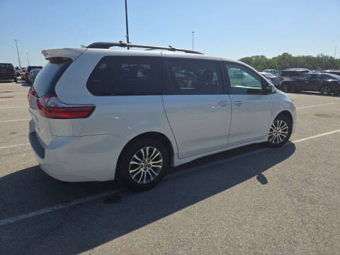 2020 Toyota Sienna XLE 8-Passenger