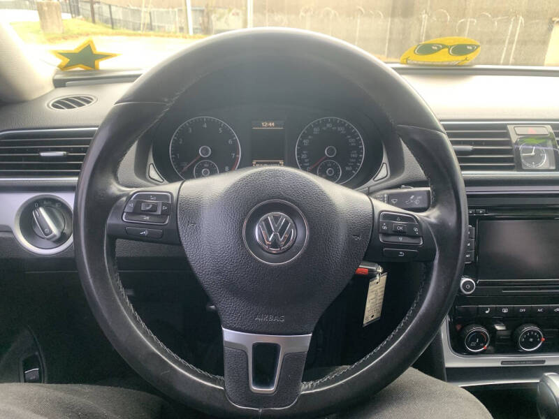 2013 Volkswagen Passat SE PZEV