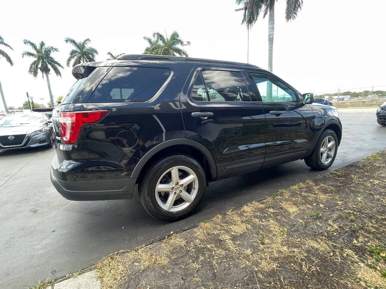2018 Ford Explorer  - $17,900