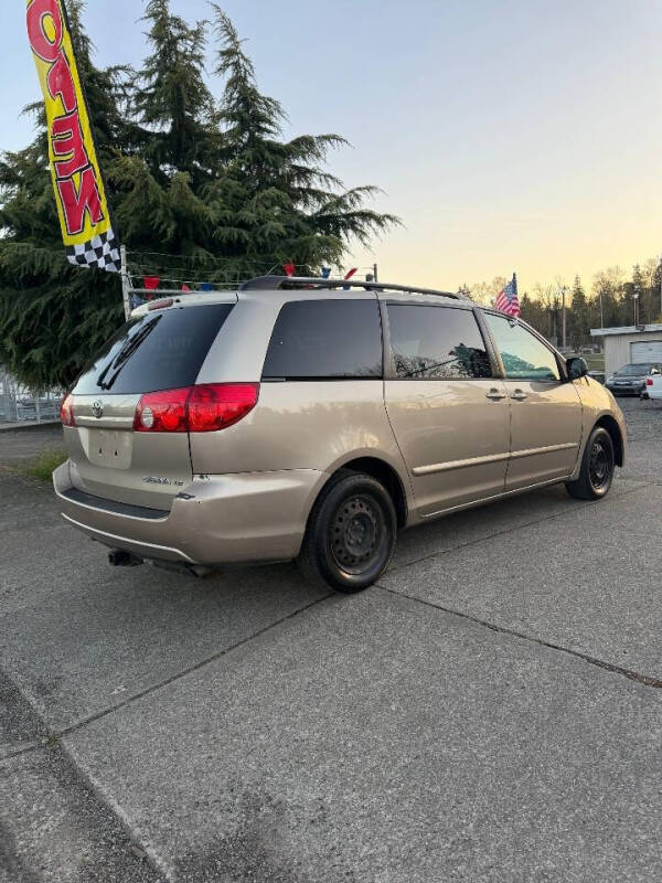 2007 Toyota Sienna LE 8-Passenger