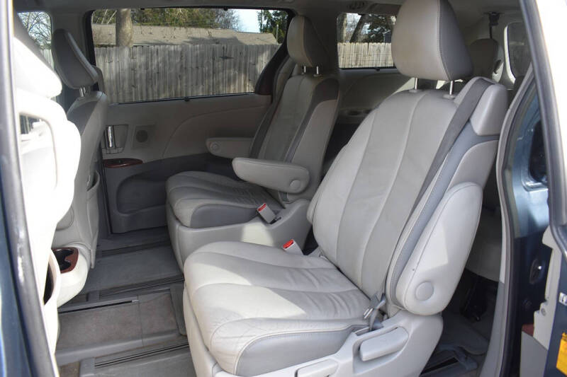 2014 Toyota Sienna Limited 7-Passenger