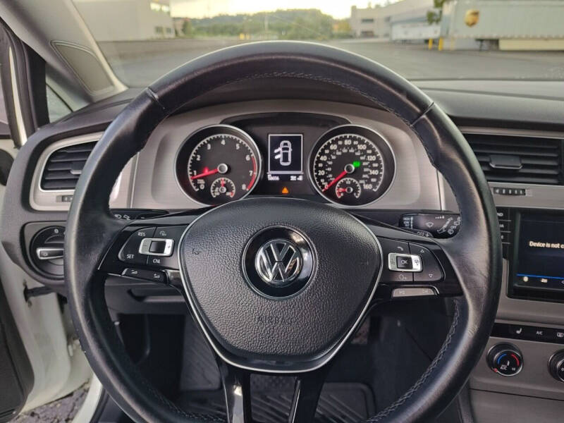 2017 Volkswagen Golf TSI S